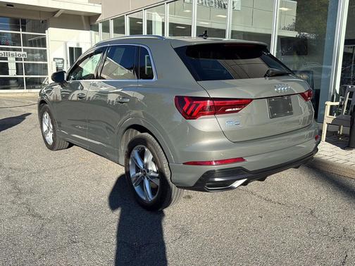 2022 Audi Q3 45 S line Premium
