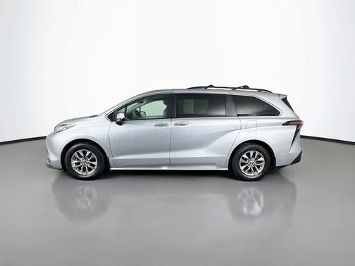 Celestial Silver Metallic 2025 Toyota Sienna XLE