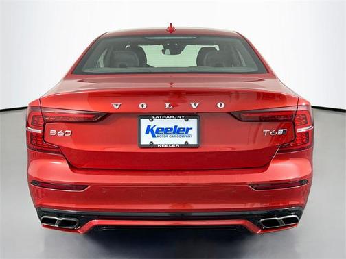 2019 Volvo S60 T6 R-Design