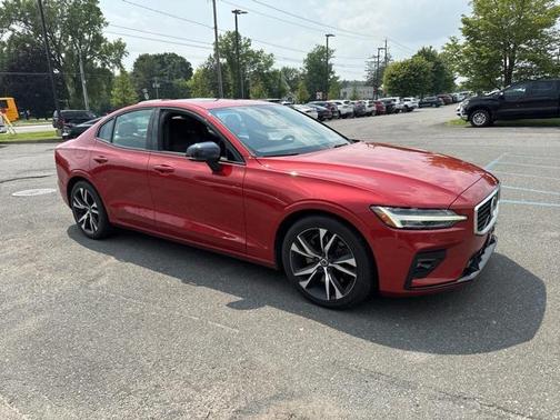 2019 Volvo S60 T6 R-Design