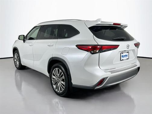 2022 Toyota Highlander Platinum