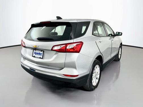 Silver Ice Metallic 2018 Chevrolet Equinox LS