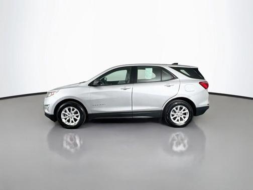 Silver Ice Metallic 2018 Chevrolet Equinox LS