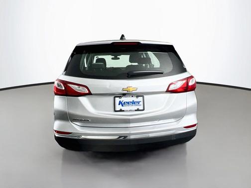 Silver Ice Metallic 2018 Chevrolet Equinox LS