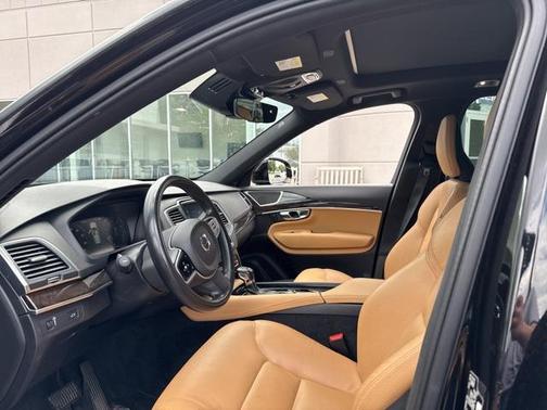 2019 Volvo XC90 T6 Momentum