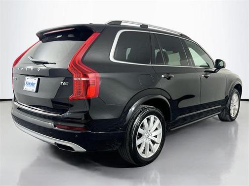 2019 Volvo XC90 T6 Momentum