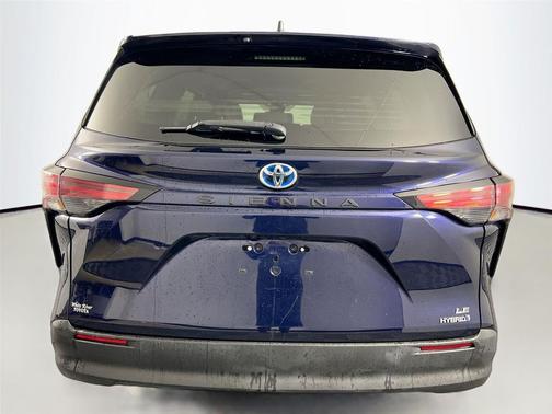 2022 Toyota Sienna LE