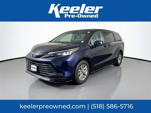 2022 Toyota Sienna LE