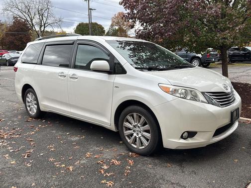 2017 Toyota Sienna XLE Premium