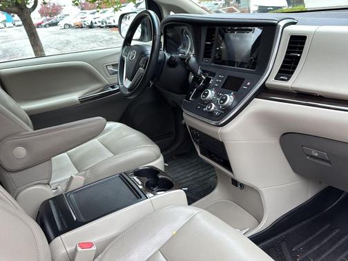 2017 Toyota Sienna XLE Premium