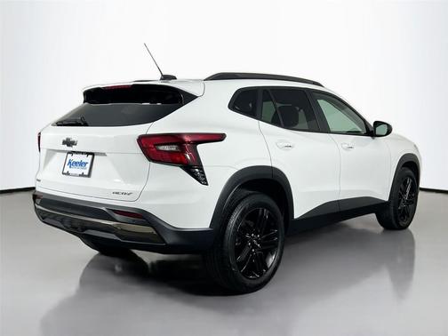 Summit White 2024 Chevrolet Trax FWD ACTIV