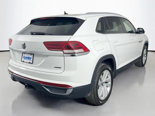 Pure White 2022 Volkswagen Atlas Cross Sport 3.6L V6 SE w/Technology