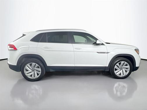 Pure White 2022 Volkswagen Atlas Cross Sport 3.6L V6 SE w/Technology