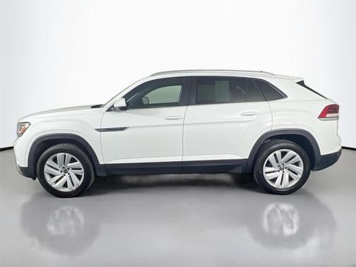 Pure White 2022 Volkswagen Atlas Cross Sport 3.6L V6 SE w/Technology