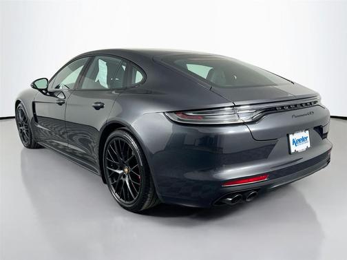2022 Porsche Panamera GTS