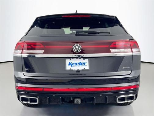 Deep Black Pearl 2024 Volkswagen Atlas Cross Sport 2.0T SEL Premium