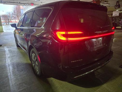 Brilliant Black Crystal Pearlcoat 2022 Chrysler Pacifica Hybrid Limited