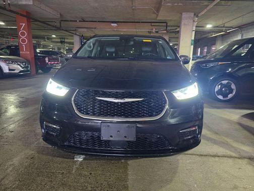 Brilliant Black Crystal Pearlcoat 2022 Chrysler Pacifica Hybrid Limited