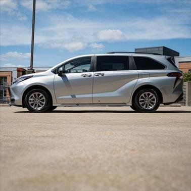 2021 Toyota Sienna LE