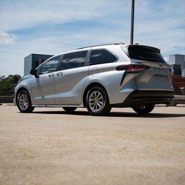 2021 Toyota Sienna LE