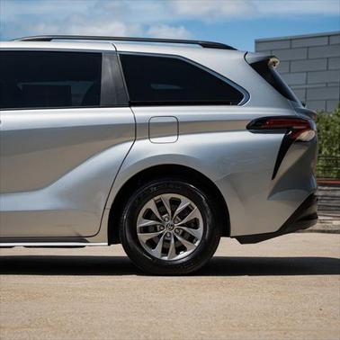 2021 Toyota Sienna LE