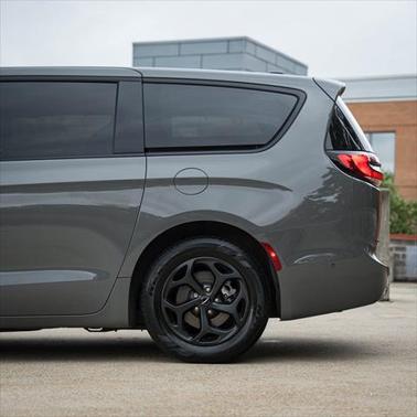 2023 Chrysler Pacifica Hybrid Limited
