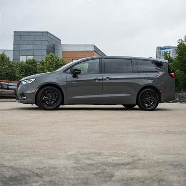 2023 Chrysler Pacifica Hybrid Limited