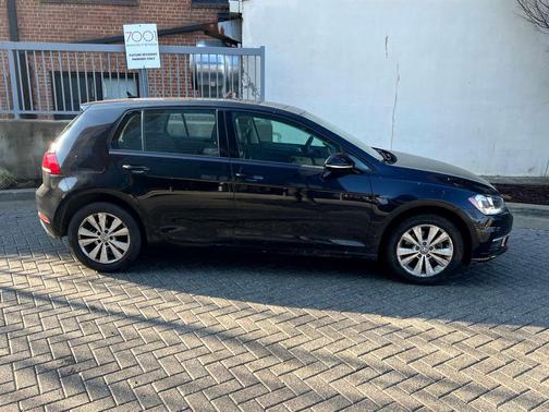 Deep Black 2021 Volkswagen Golf 1.4T TSI