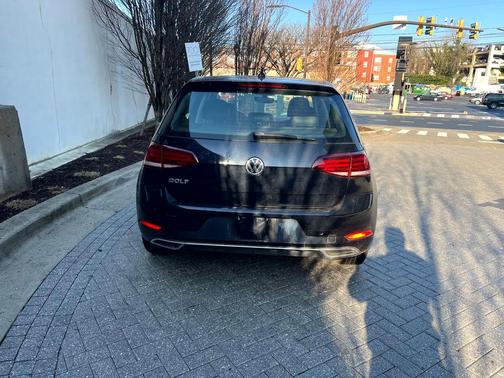 Deep Black 2021 Volkswagen Golf 1.4T TSI