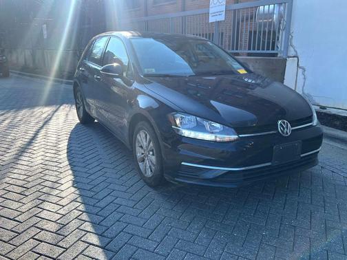 Deep Black 2021 Volkswagen Golf 1.4T TSI