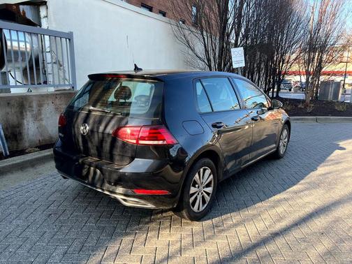 Deep Black 2021 Volkswagen Golf 1.4T TSI