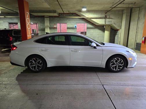 2022 Hyundai SONATA SEL