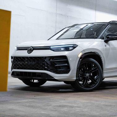2025 Volkswagen Tiguan 2.0T SE R-Line Black