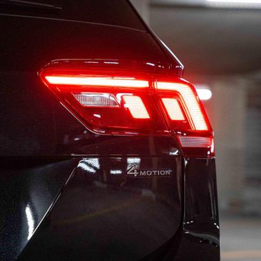 2022 Volkswagen Tiguan 2.0T SE R-Line Black 4MOTION