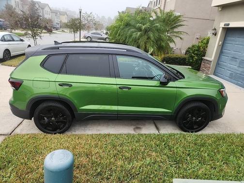 2025 Volkswagen Taos 1.5T SE Black