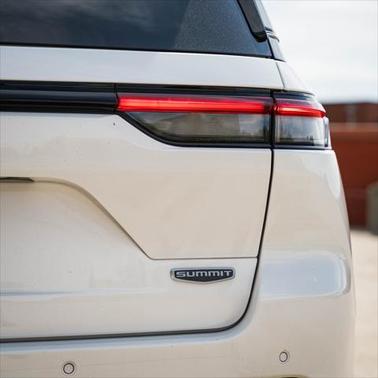 2022 Jeep Grand Cherokee Summit