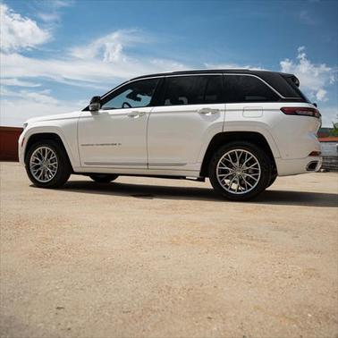 2022 Jeep Grand Cherokee Summit