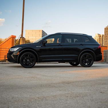 2022 Volkswagen Tiguan 2.0T SE R-Line Black 4MOTION