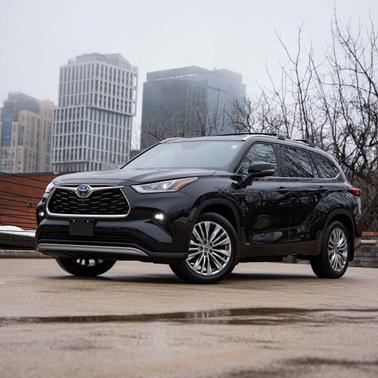 2023 Toyota Highlander Hybrid Platinum
