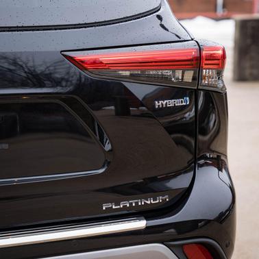 2023 Toyota Highlander Hybrid Platinum