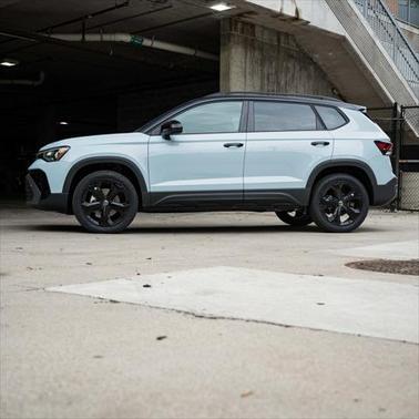 2025 Volkswagen Taos 1.5T SE Black