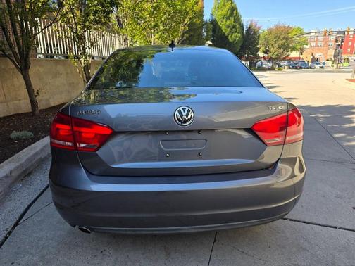 2014 Volkswagen Passat 1.8T Auto SE w/Sunroof & Nav