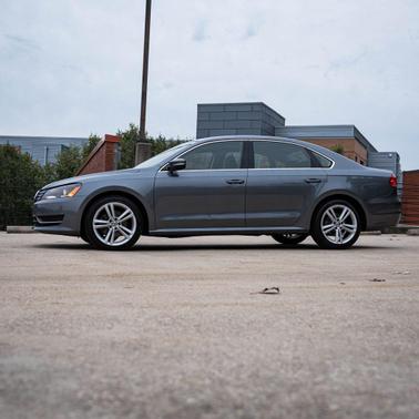 2014 Volkswagen Passat 1.8T Auto SE w/Sunroof & Nav