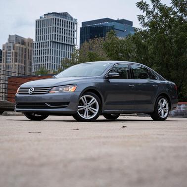 2014 Volkswagen Passat 1.8T Auto SE w/Sunroof & Nav