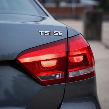 2014 Volkswagen Passat 1.8T Auto SE w/Sunroof & Nav