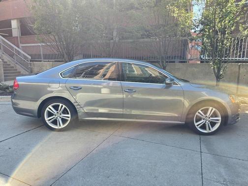 2014 Volkswagen Passat 1.8T Auto SE w/Sunroof & Nav
