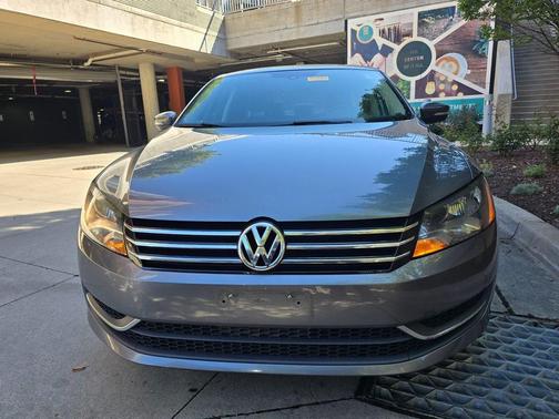 2014 Volkswagen Passat 1.8T Auto SE w/Sunroof & Nav