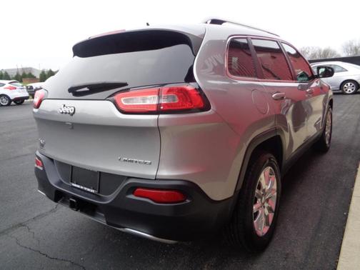 Silver 2015 Jeep Cherokee Limited 4WD