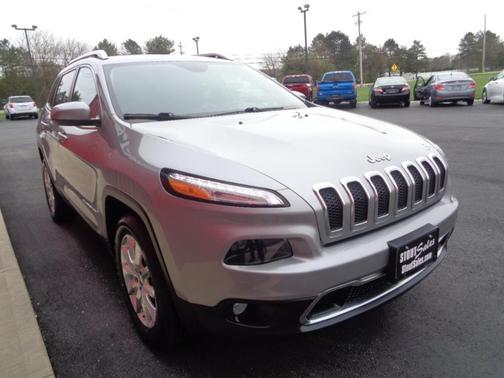 Silver 2015 Jeep Cherokee Limited 4WD