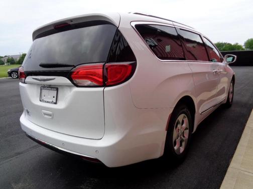 2017 Chrysler Pacifica Touring-L Plus